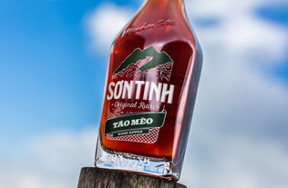 越南傳統大米水果s.n tinh甜烈酒包裝設計 一個時髦又傳統的東西方外觀結合元素,優雅明顯的手繪字體和圖形邊緣和曲線反映了產品的獨特性與很強的信念