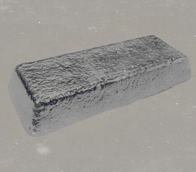 為了調(diào)查一起鬧鬼兇殺案,公安局請了我和一個道士